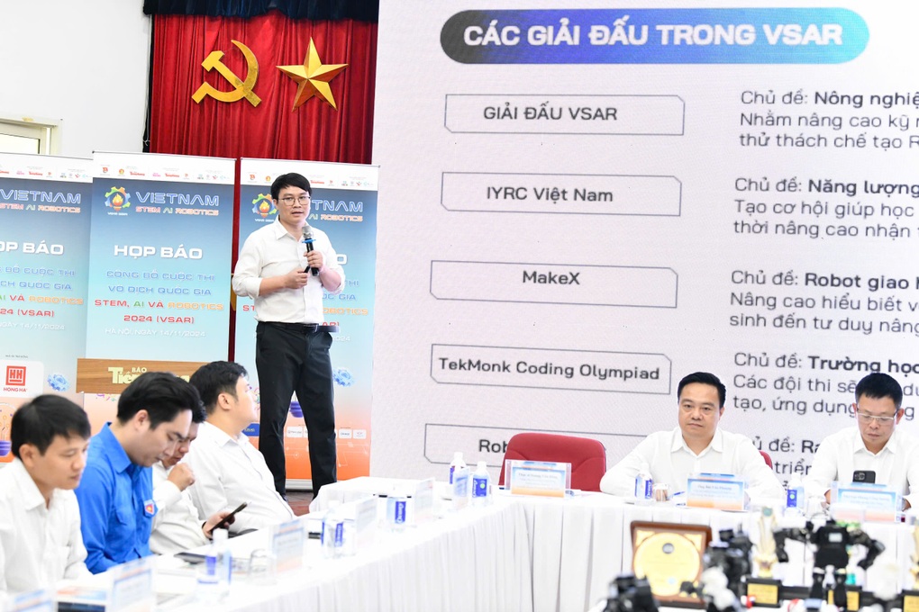 Khởi động cuộc thi vô địch quốc gia STEM, AI và Robotics 2024 - 1