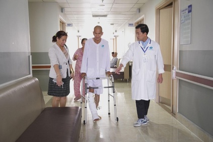 Giữ lại được ngón tay bị đứt nhờ kỹ thuật cao