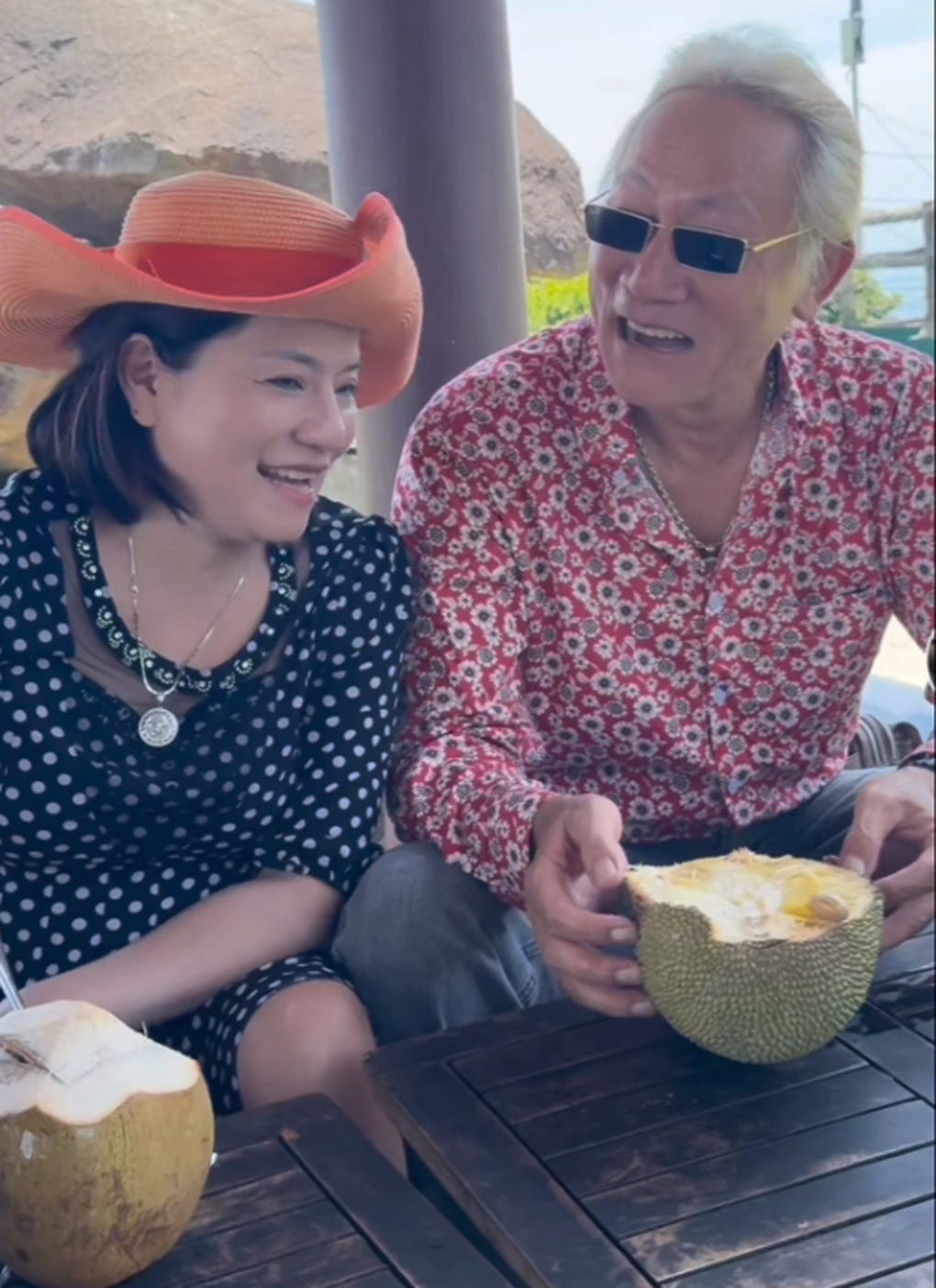 Gia đình hạnh phúc gần 3 thập kỷ của 2 sao nam nổi tiếng phim VTV - 3