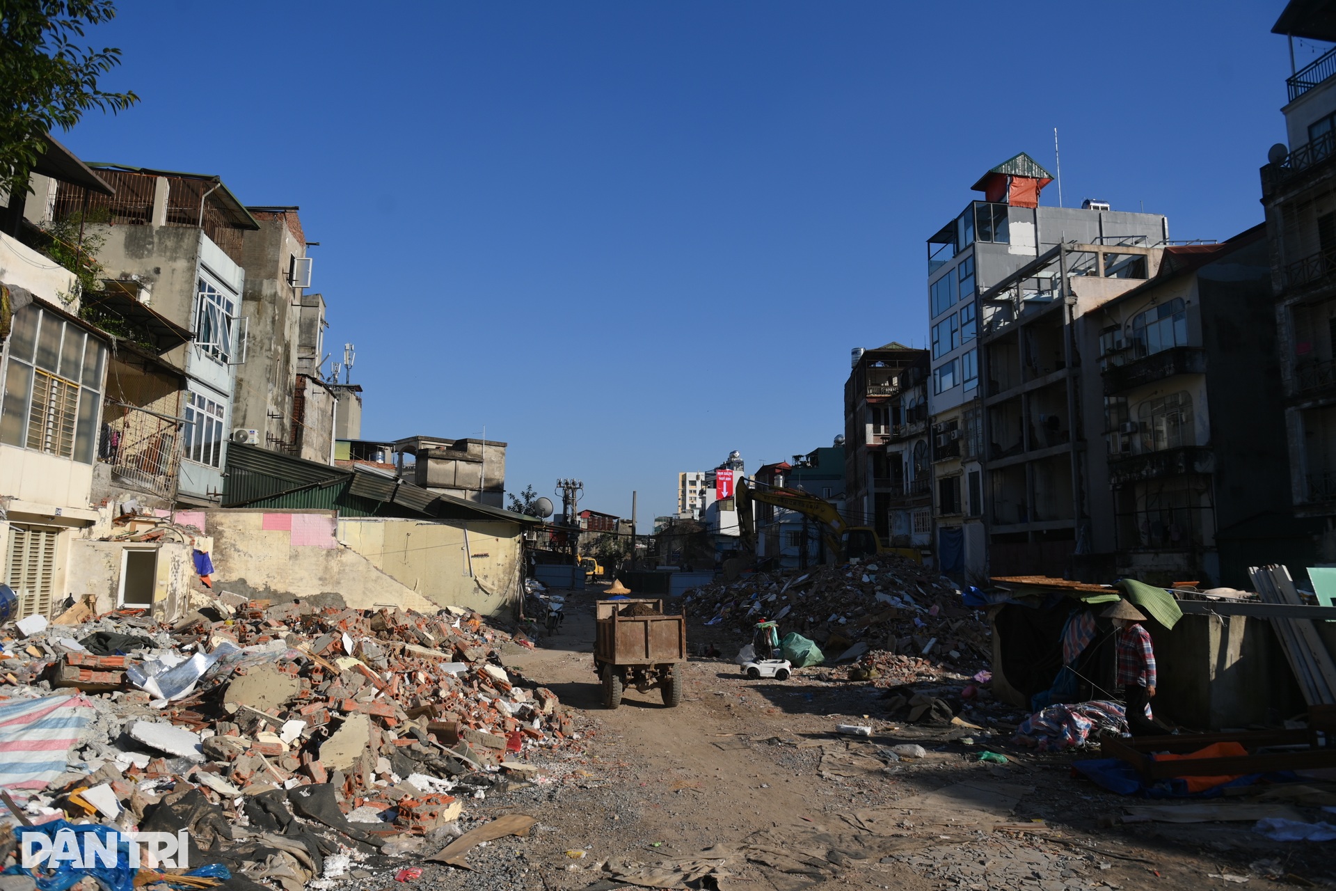 Người dân đi ở nhờ, xin điện, nước trên đường đắt nhất hành tinh ở Hà Nội - 4 Người dân đi ở nhờ, xin điện, nước trên đường đắt nhất hành tinh ở Hà Nội - 4