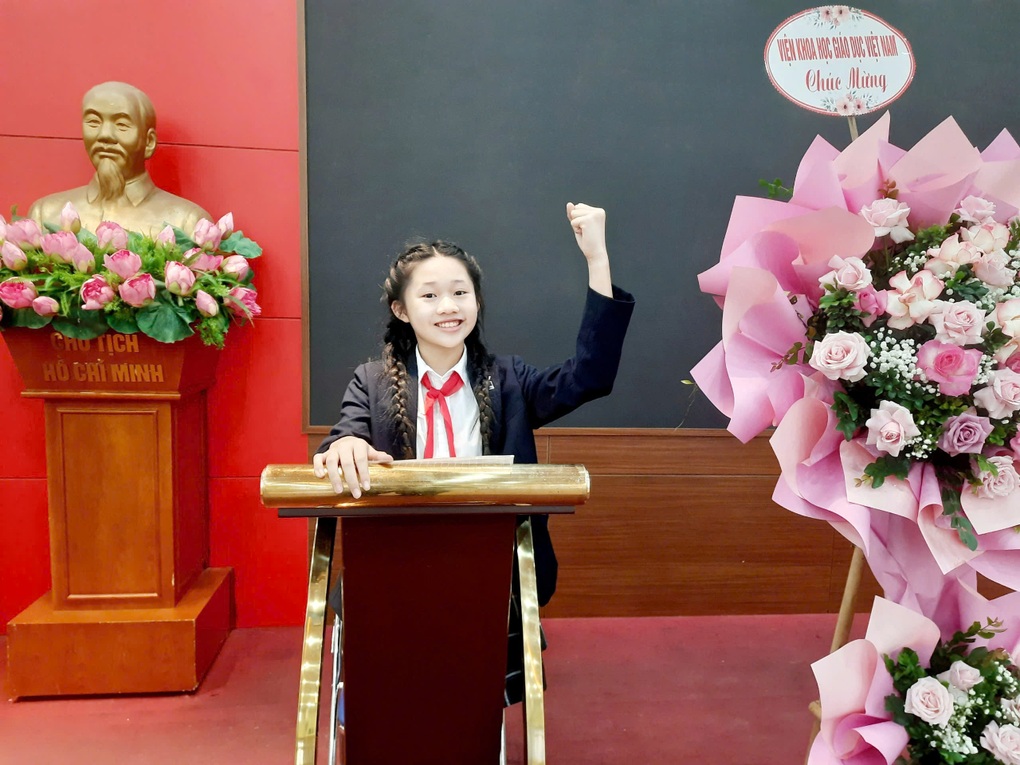 Nữ sinh lớp 5 phát biểu 10 phút không cần đọc giấy tại lễ 20/11 - 4