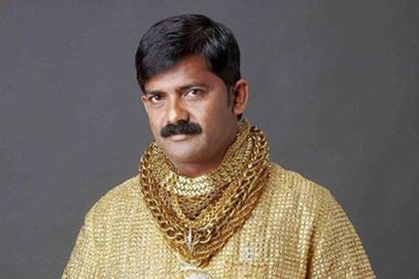 Tỷ phú vàng Ấn Độ bị đánh đến chết trước mặt con