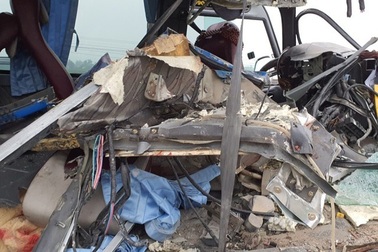 Hiện trường hãi hùng vụ tai nạn làm 1 người chết, 21 người bị thương