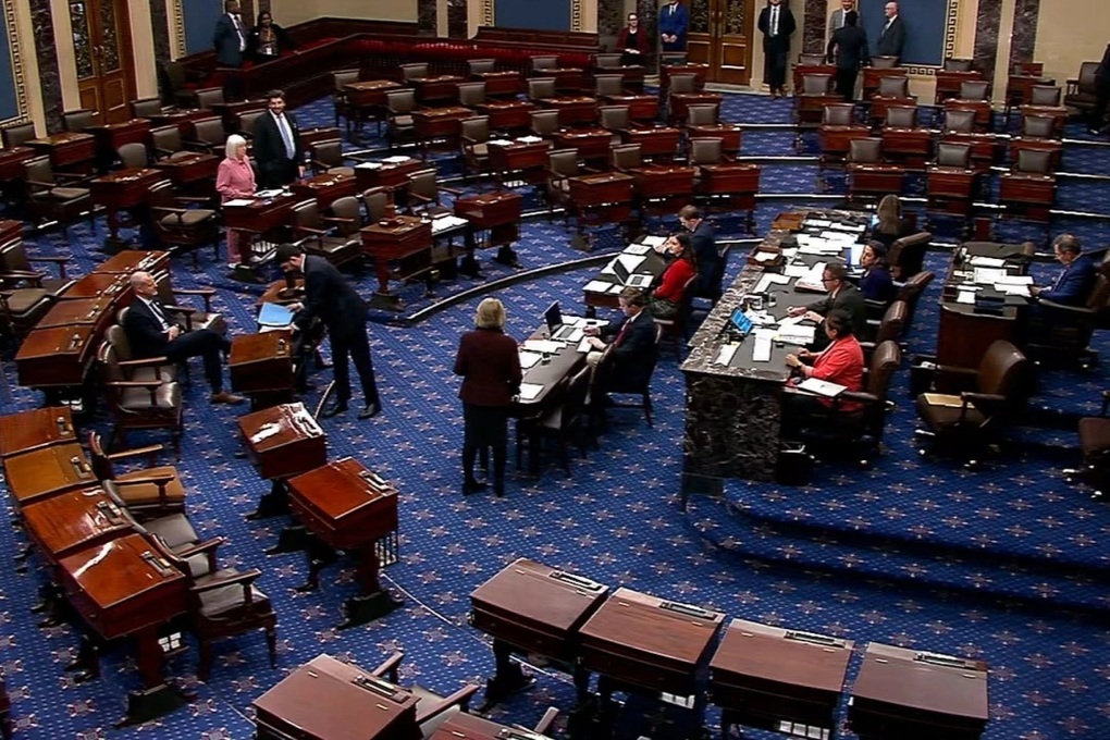 Mỹ cận kề nguy cơ đóng cửa chính phủ sau vài giờ nữa - 1