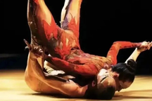 Bị chê dung tục, điệu múa chim công của Dương Lệ Bình bị yêu cầu cấm diễn