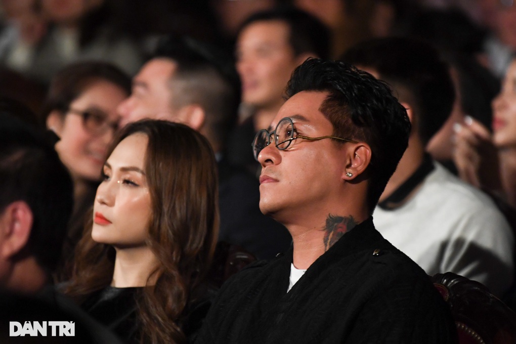 Tú Dưa phủ nhận Hồ Hoài Anh là Giám đốc âm nhạc cho minishow của mình - 3 Tú Dưa phủ nhận Hồ Hoài Anh là Giám đốc âm nhạc cho minishow của mình - 3
