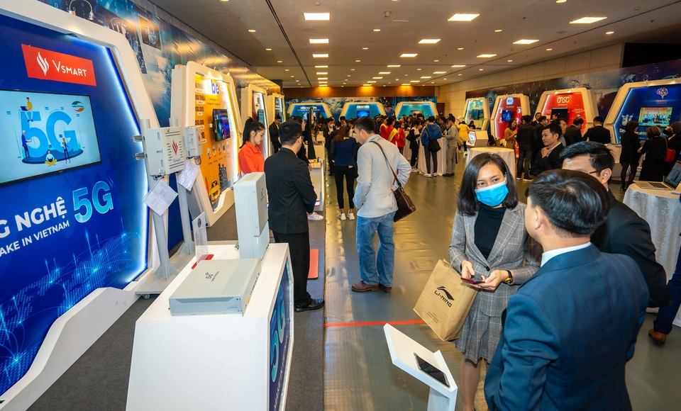 Người dùng háo hức trải nghiệm điện thoại Vsmart 5G Make in Vietnam - 5 Người dùng háo hức trải nghiệm điện thoại Vsmart 5G Make in Vietnam - 5