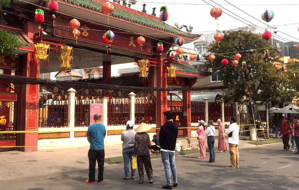 Lễ hội lớn nhất Đông Nam Bộ đóng cửa, người dân đứng ngoài chùa cầu an - 4 Lễ hội lớn nhất Đông Nam Bộ đóng cửa, người dân đứng ngoài chùa cầu an - 4