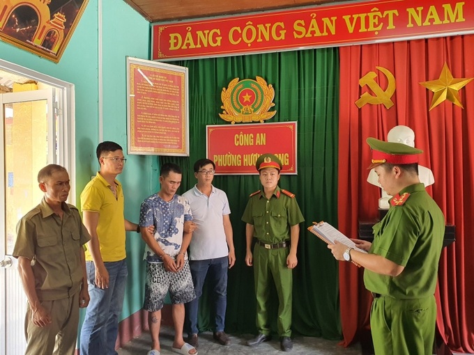 Cơ quan Công an thực hiện lệnh bắt giam đối tượng Đào Quang Linh