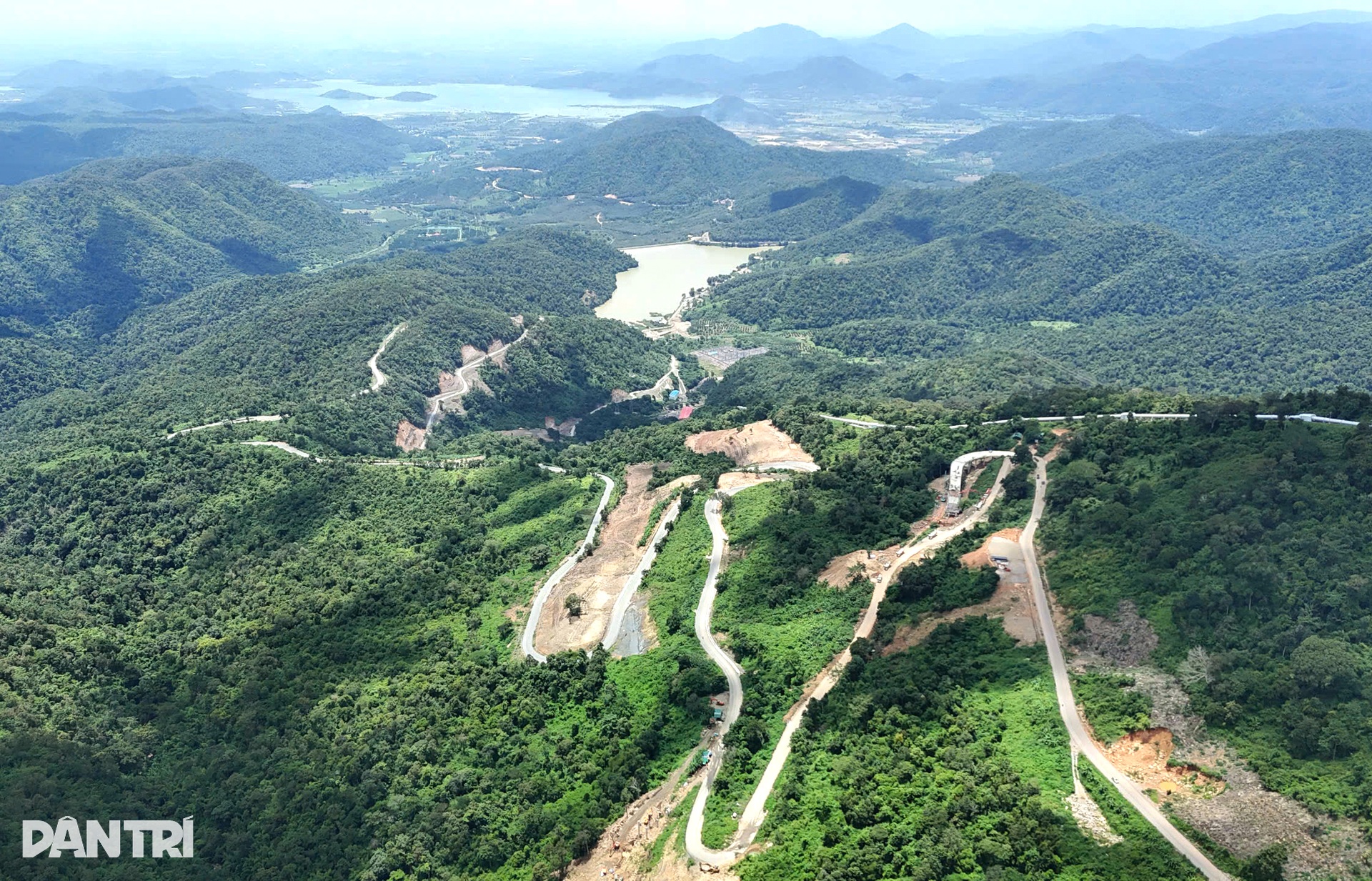 Ngổn ngang công trường thi công đường nối cao nguyên với vùng biển Lâm Đồng - 2 Ngổn ngang công trường thi công đường nối cao nguyên với vùng biển Lâm Đồng - 2
