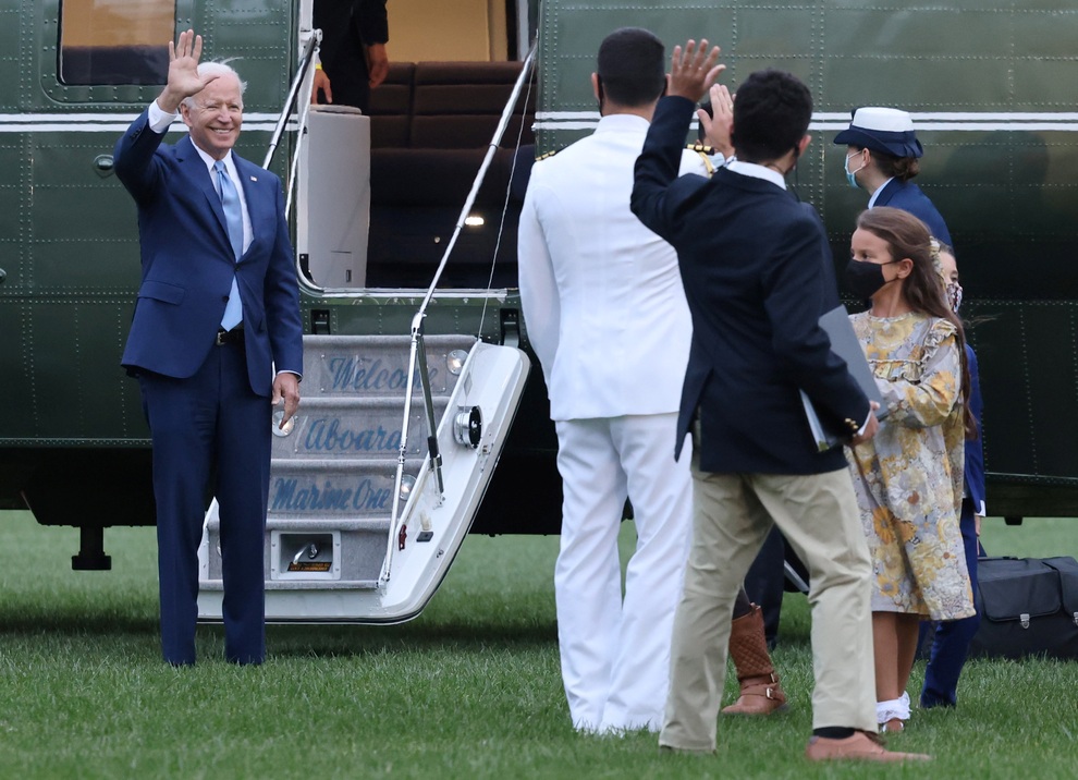 Ông Biden đích thân đưa khách đặc biệt thăm trực thăng tổng thống - 8