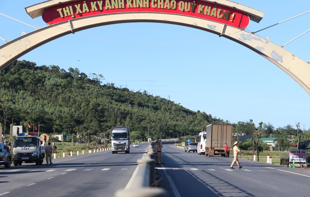 Hà Tĩnh nói gì khi bị điểm danh phòng chống dịch quá gắt? - 1 Hà Tĩnh nói gì khi bị điểm danh phòng chống dịch quá gắt? - 1