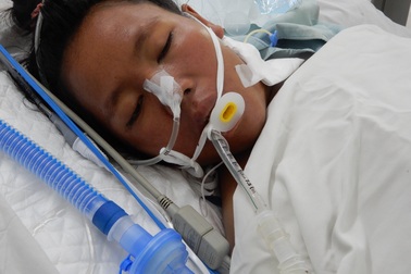 Tính mạng mong manh của người phụ nữ tảo hôn, 17 tuổi đã lên chức mẹ