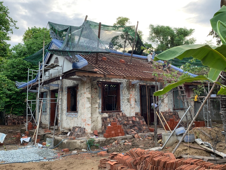 Bất ngờ với căn nhà cổ trăm tuổi đẹp hiếm có của cặp vợ chồng người Huế - 4 Bất ngờ với căn nhà cổ trăm tuổi đẹp hiếm có của cặp vợ chồng người Huế - 4