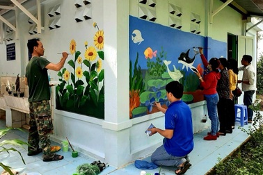 "Khoác áo mới" cho nhà vệ sinh trường tiểu học