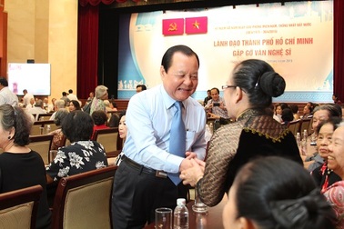 Lãnh đạo TPHCM gặp gỡ văn nghệ sĩ 