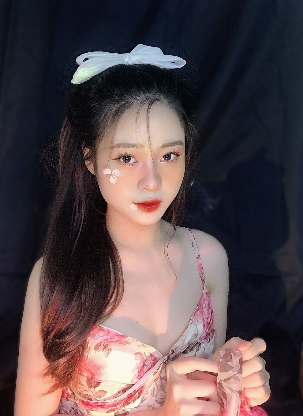 Hot girl gác bằng đại học giáo viên, rẽ hướng sang nghề trang điểm - 1 Hot girl gác bằng đại học giáo viên, rẽ hướng sang nghề trang điểm - 1