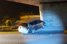 Xe máy đi vào đường cao tốc khiến 3 ô tô gặp họa