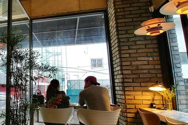 Bi (Rain) ngắm “bà bầu” Kim Tae Hee đầy yêu thương