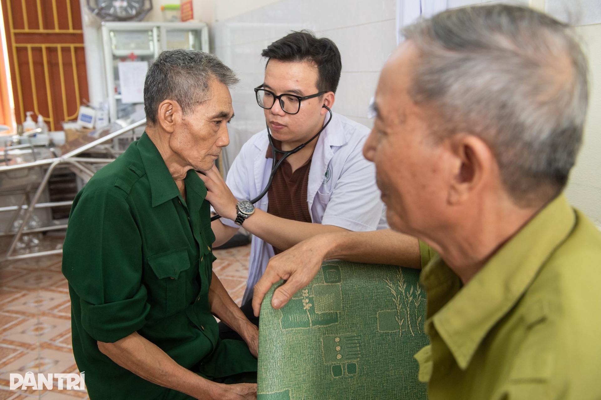 Niềm vui của cựu chiến binh Thái Nguyên được khám bệnh, nhận thuốc miễn phí - 13 Niềm vui của cựu chiến binh Thái Nguyên được khám bệnh, nhận thuốc miễn phí - 13