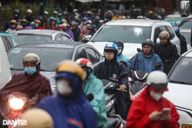 Hà Nội và nhiều nơi ở miền Bắc mưa dông