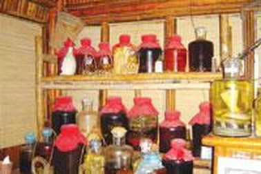 Nhiều loại rượu tự nấu có độc tố cao