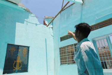 Vụ cần cẩu gây hư hỏng nhà dân: Thống nhất thỏa thuận bồi thường cho dân!