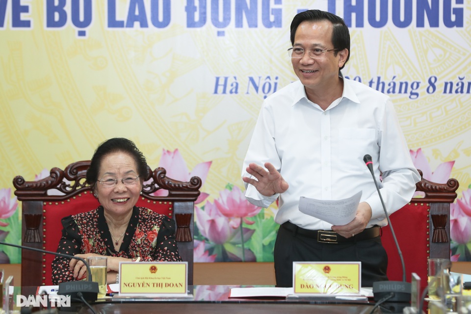 Bàn giao Báo điện tử Dân trí về Bộ Lao động - Thương binh và Xã hội - 3 Bàn giao Báo điện tử Dân trí về Bộ Lao động - Thương binh và Xã hội - 3