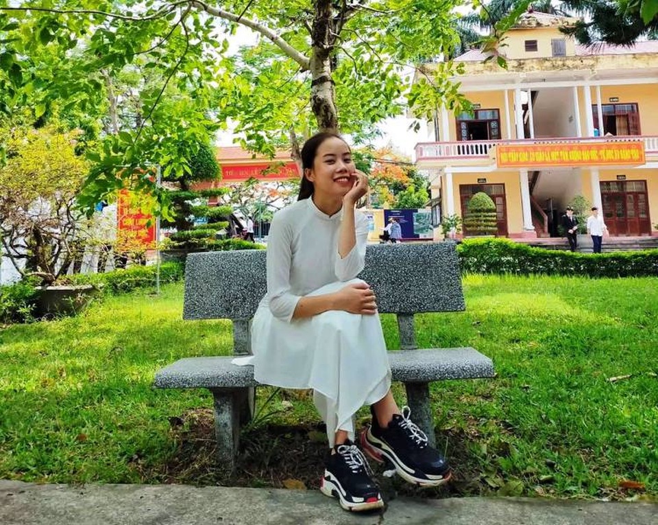 Nữ sinh Nam Định đạt điểm 10 môn Văn tốt nghiệp: Bài thi dài 12 trang giấy - 1 Nữ sinh Nam Định đạt điểm 10 môn Văn tốt nghiệp: Bài thi dài 12 trang giấy - 1
