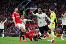 Salah lập kỷ lục ấn tượng sau cú hattrick vào lưới Man Utd