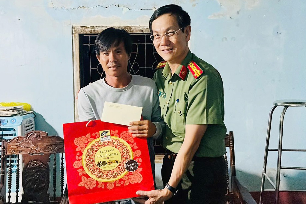 Thành viên tổ an ninh trật tự bị thương khi làm nhiệm vụ - 1 Thành viên tổ an ninh trật tự bị thương khi làm nhiệm vụ - 1