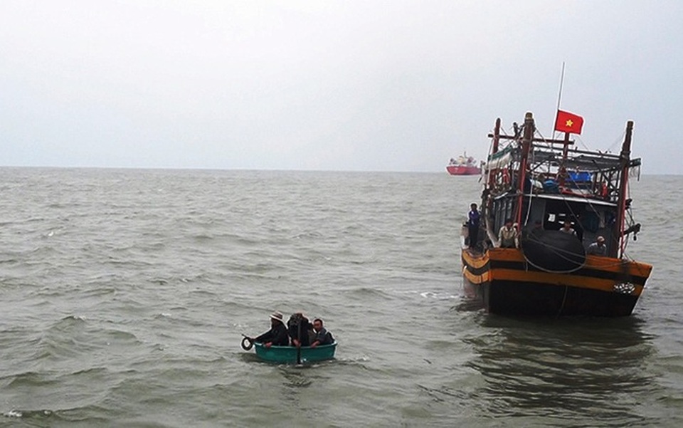 Hai ngư dân mất tích khi đánh bắt trên biển - 1 Hai ngư dân mất tích khi đánh bắt trên biển - 1