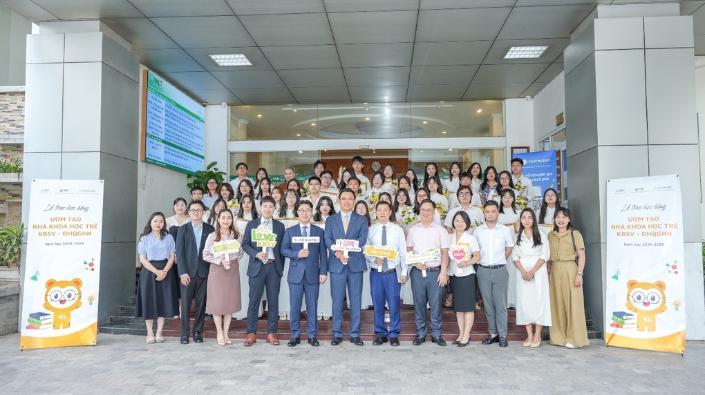 KBSV : Investir dans la jeune génération, nourrir les talents et libérer la pensée financière - 1 KBSV: Đầu tư vào thế hệ trẻ, ươm mầm tài năng, khai phóng tư duy tài chính - 1