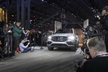 Mercedes-Benz GLS - Phiên bản SUV của S-Class