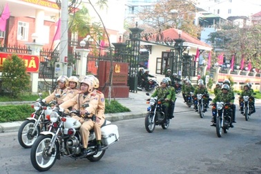 Bắt nhiều đối tượng có hành vi lăng mạ cảnh sát