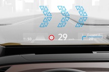 Khám phá công nghệ màn hình head-up thực tế ảo cực kỳ thú vị trên ô tô