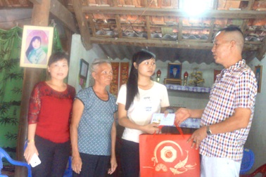 Những tấm lòng hảo tâm tiếp tục tiếp sức cho 2 nữ sinh nghèo xứ Nghệ