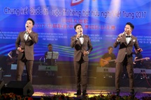 4 chàng “soái ca” giành giải nhất cuộc thi Tiếng hát Việt Trung 2017