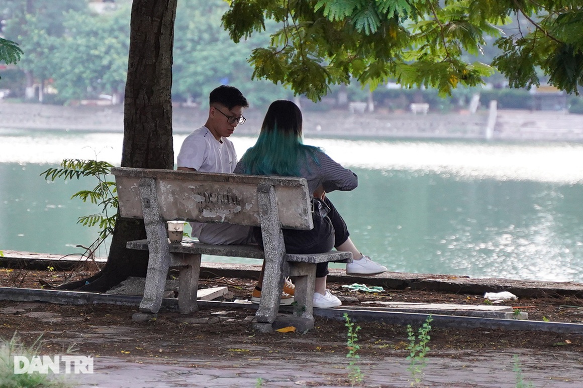 Người dân nhộn nhịp tập thể dục ngoài phố khi Hà Nội chưa hết giãn cách - 9 Người dân nhộn nhịp tập thể dục ngoài phố khi Hà Nội chưa hết giãn cách - 9