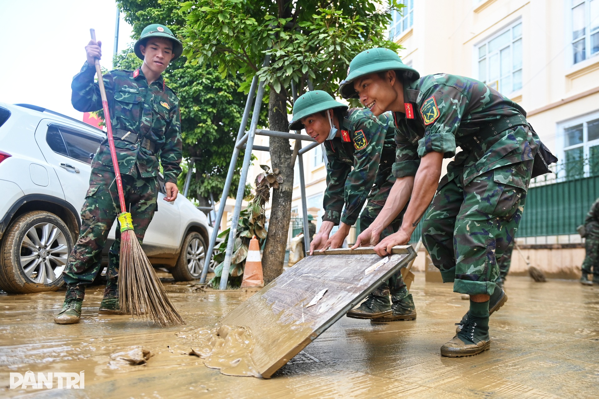 Trung tâm tỉnh Thái Nguyên thành bãi chiến trường sau lũ - 10 Trung tâm tỉnh Thái Nguyên thành bãi chiến trường sau lũ - 10