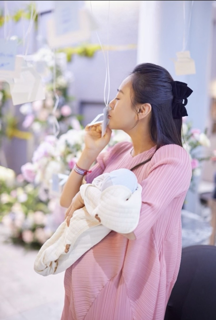 Phuong Oanh យំពេល Shark Binh ជប់លៀងស្វាគមន៍ផ្ទះ - ២ Phương Oanh khóc khi được Shark Bình mở tiệc chào đón về nhà - 2