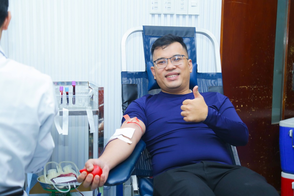 Những người là ngân hàng máu sống vượt đêm tối đi cứu người - 1 Những người là ngân hàng máu sống vượt đêm tối đi cứu người - 1