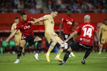 Lewandowski ghi bàn giúp Barcelona tạm dẫn đầu La Liga