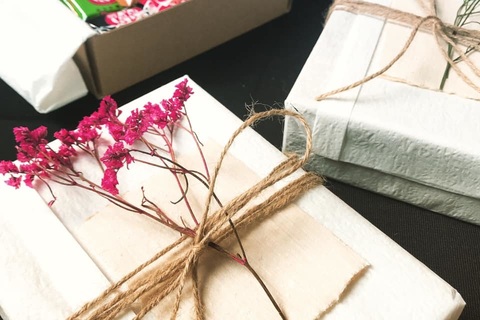 Sinh viên nghèo mua gì ngày Lễ tình nhân?