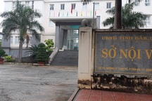 Vụ bắt thanh tra viên Sở Nội vụ: Nữ nhân viên trường học xin thôi việc