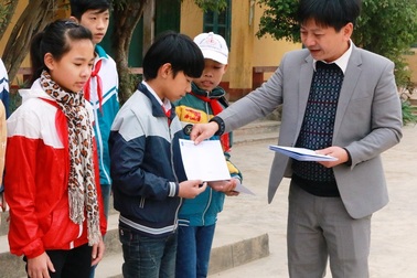 Trao 20 suất học bổng Grobest Việt Nam đến học sinh nghèo Ninh Bình
