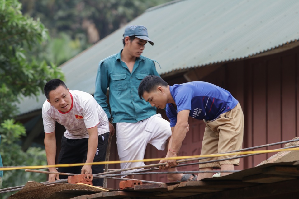 Thầy trò không còn cảnh vừa dạy học, vừa lo lớp sập - 11 Thầy trò không còn cảnh vừa dạy học, vừa lo lớp sập - 11