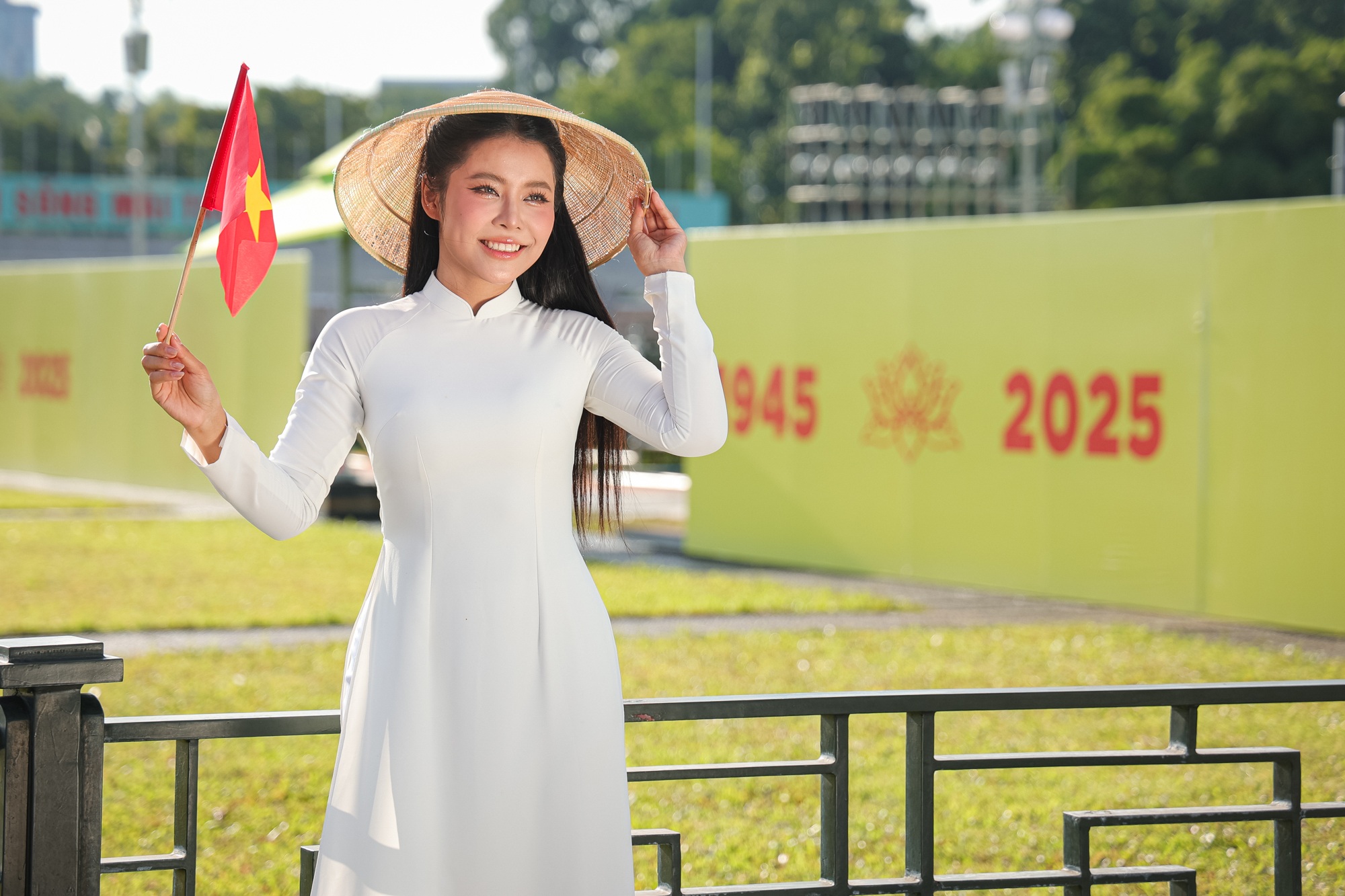 Tấm biển 1945-2025 ở Hà Nội gây sốt dịp 2/9 - 4
