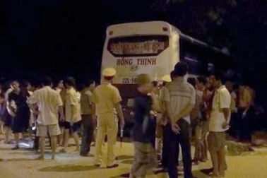 Ô tô tông đám đông xem tai nạn, 2 người chết, 7 người bị thương 