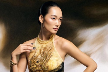 Á hậu Quỳnh Anh mặc trang phục tôn vinh di sản Huế